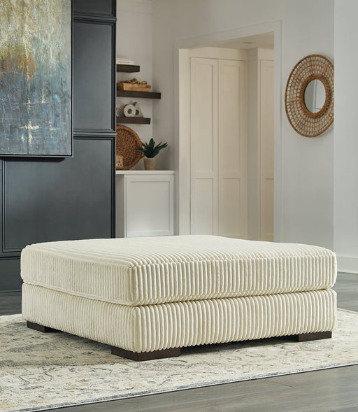 Lindyn Oversized Accent Ottoman - World Furniture Gallery (Newark, CA)