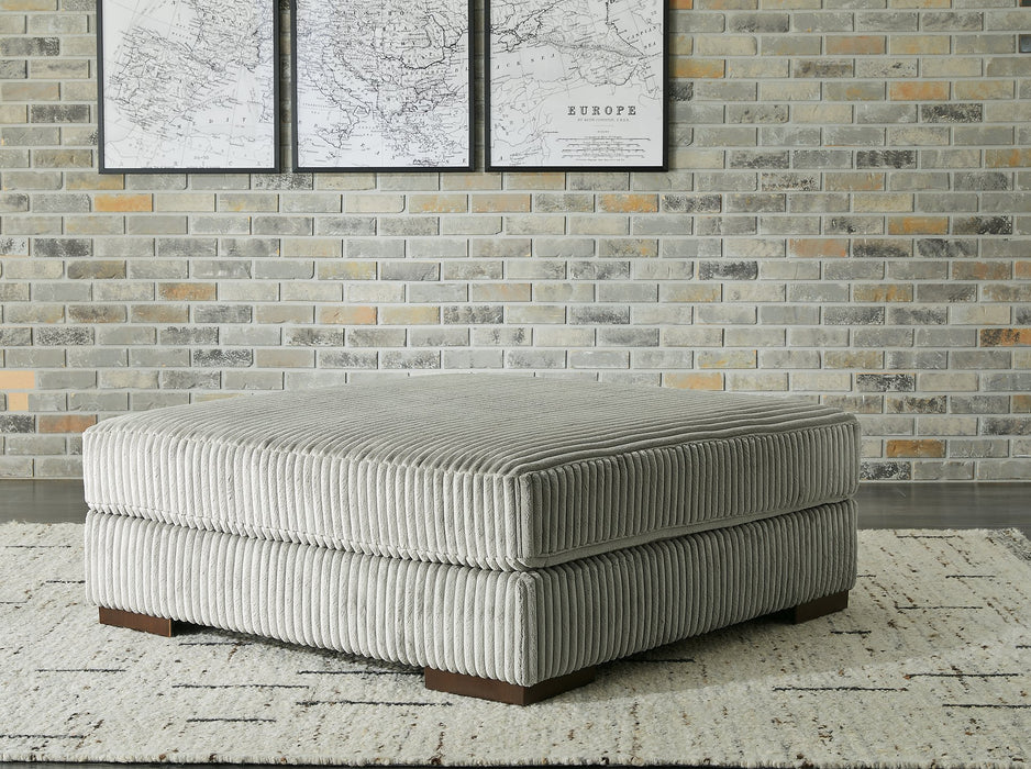 Lindyn Oversized Accent Ottoman - World Furniture Gallery (Newark, CA)