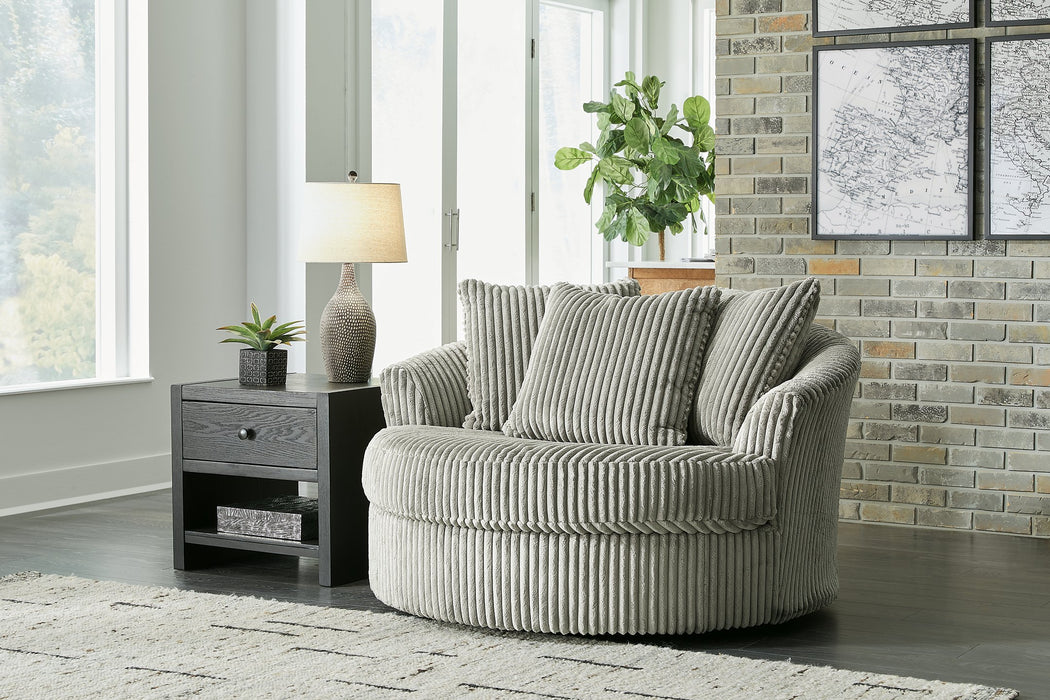 Lindyn Oversized Swivel Accent Chair - World Furniture Gallery (Newark, CA)