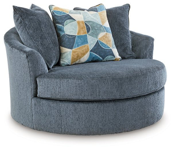 Maxon Place Oversized Swivel Accent Chair - World Furniture Gallery (Newark, CA)