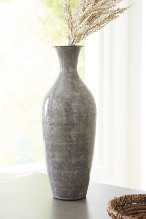 Brockwich Vase - World Furniture Gallery (Newark, CA)