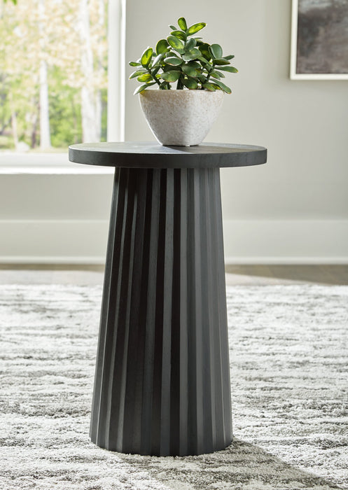 Ceilby Accent Table - World Furniture Gallery (Newark, CA)