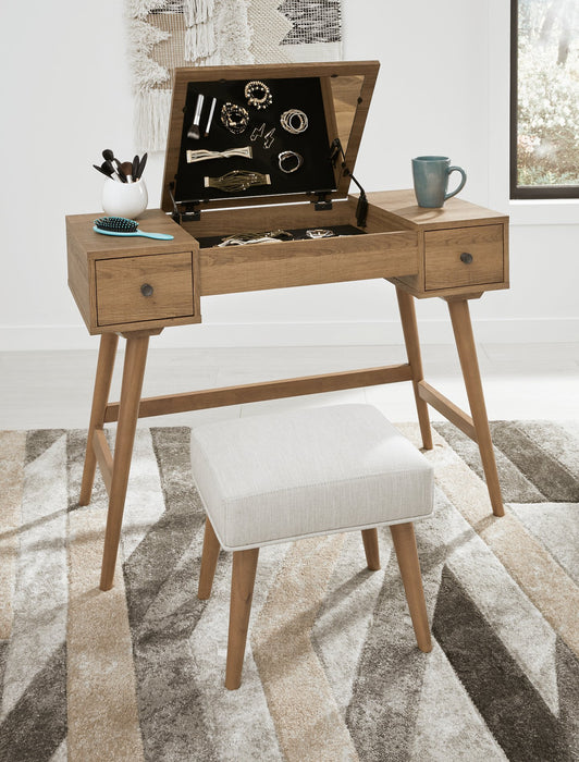 Thadamere Vanity with Stool - World Furniture Gallery (Newark, CA)