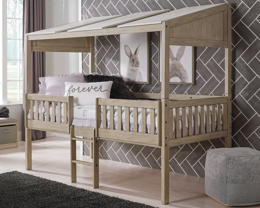 Wrenalyn Loft Bed - World Furniture Gallery (Newark, CA)