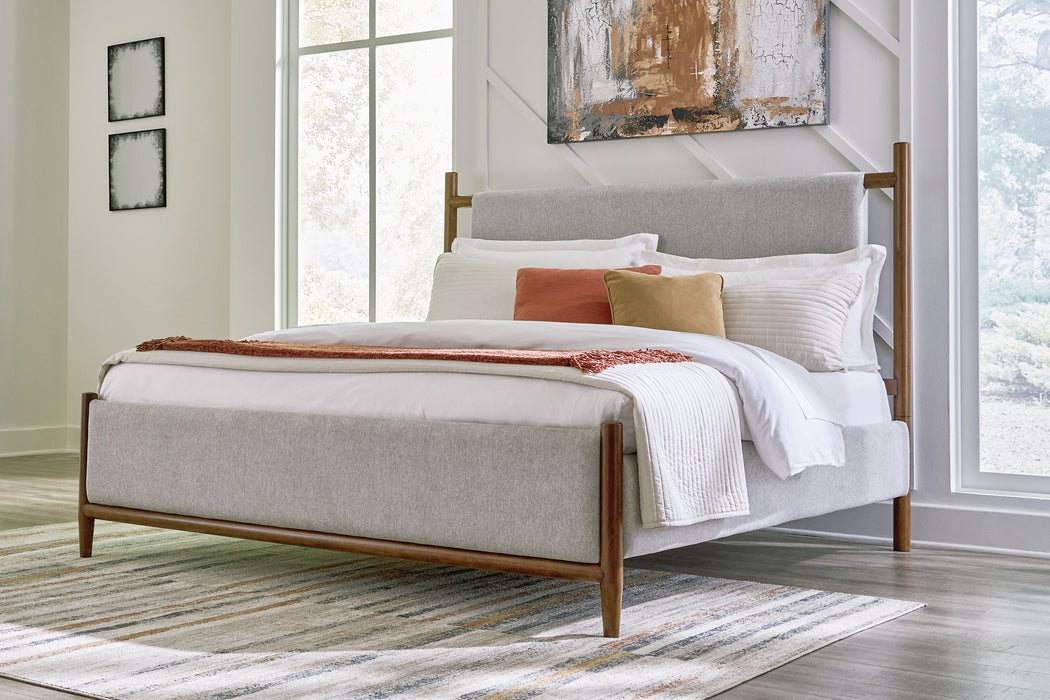 Lyncott Upholstered Bed - World Furniture Gallery (Newark, CA)