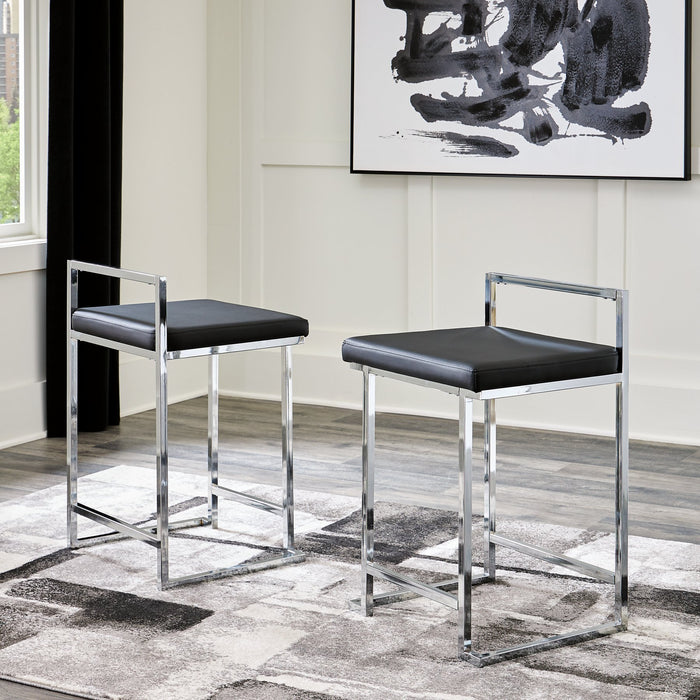 Madanere Counter Height Bar Stool - World Furniture Gallery (Newark, CA)