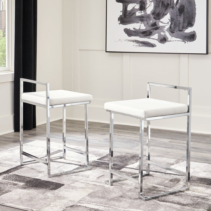 Madanere Counter Height Bar Stool - World Furniture Gallery (Newark, CA)