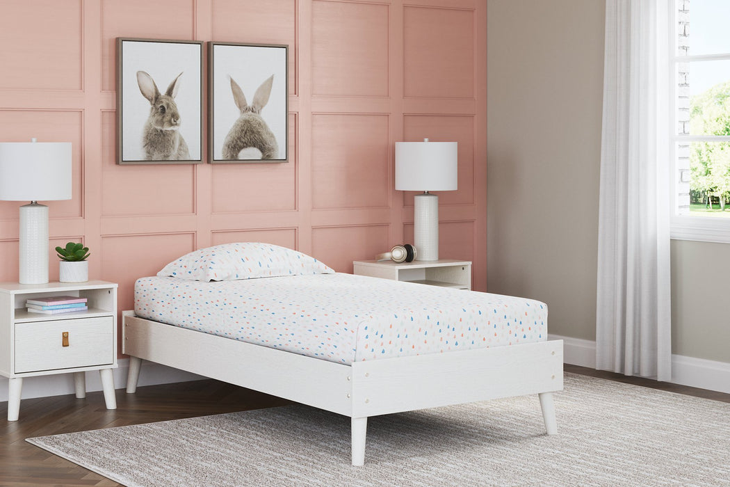 Aprilyn Bed - World Furniture Gallery (Newark, CA)