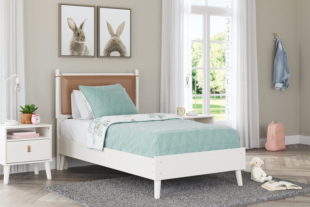 Aprilyn Bed - World Furniture Gallery (Newark, CA)