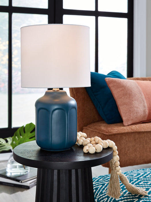 Gierburg Table Lamp - World Furniture Gallery (Newark, CA)