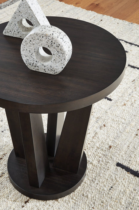 Chasinfield End Table - World Furniture Gallery (Newark, CA)