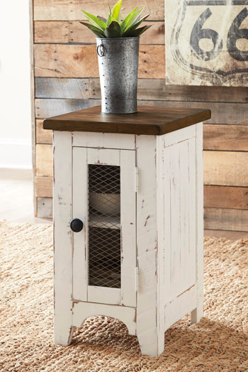 Wystfield Chairside End Table - World Furniture Gallery (Newark, CA)