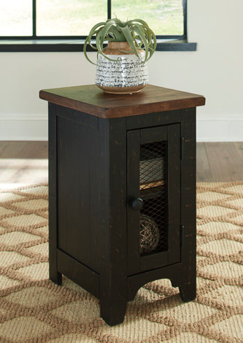 Valebeck Chairside End Table - World Furniture Gallery (Newark, CA)