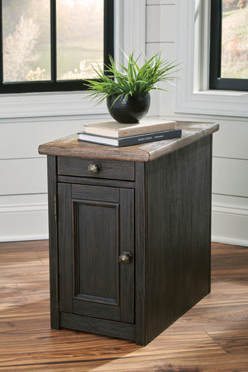 Tyler Creek Chairside End Table with USB Ports & Outlets - World Furniture Gallery (Newark, CA)